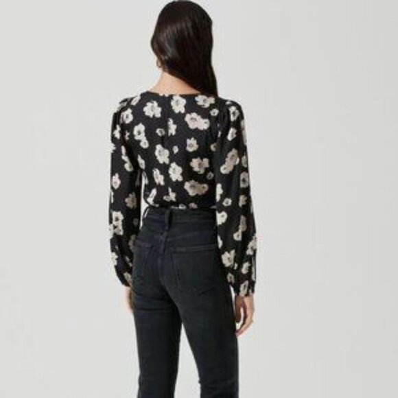 NWT ASTR The Label Key Hole Cutout Ls Top Black Floral - Picture 3 of 3